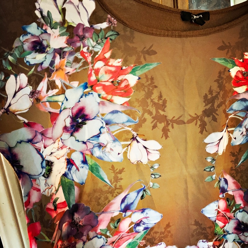 S Point Tropical tan & floral T-shirt szXL
